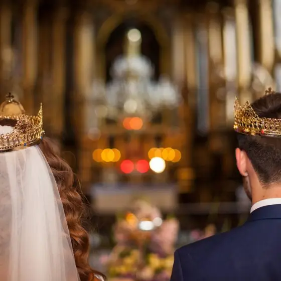 De ce este greșit să urezi mirilor „Casă de piatră”